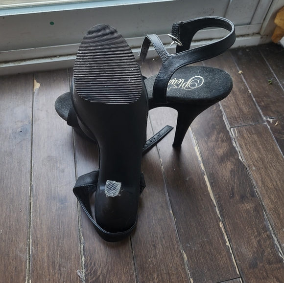 Pleasers 7" size 7 heels - Picture 4 of 4